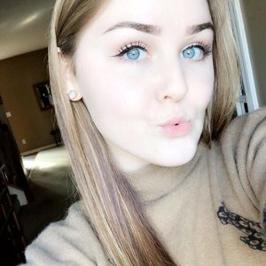 Meet your Posher, Abigail